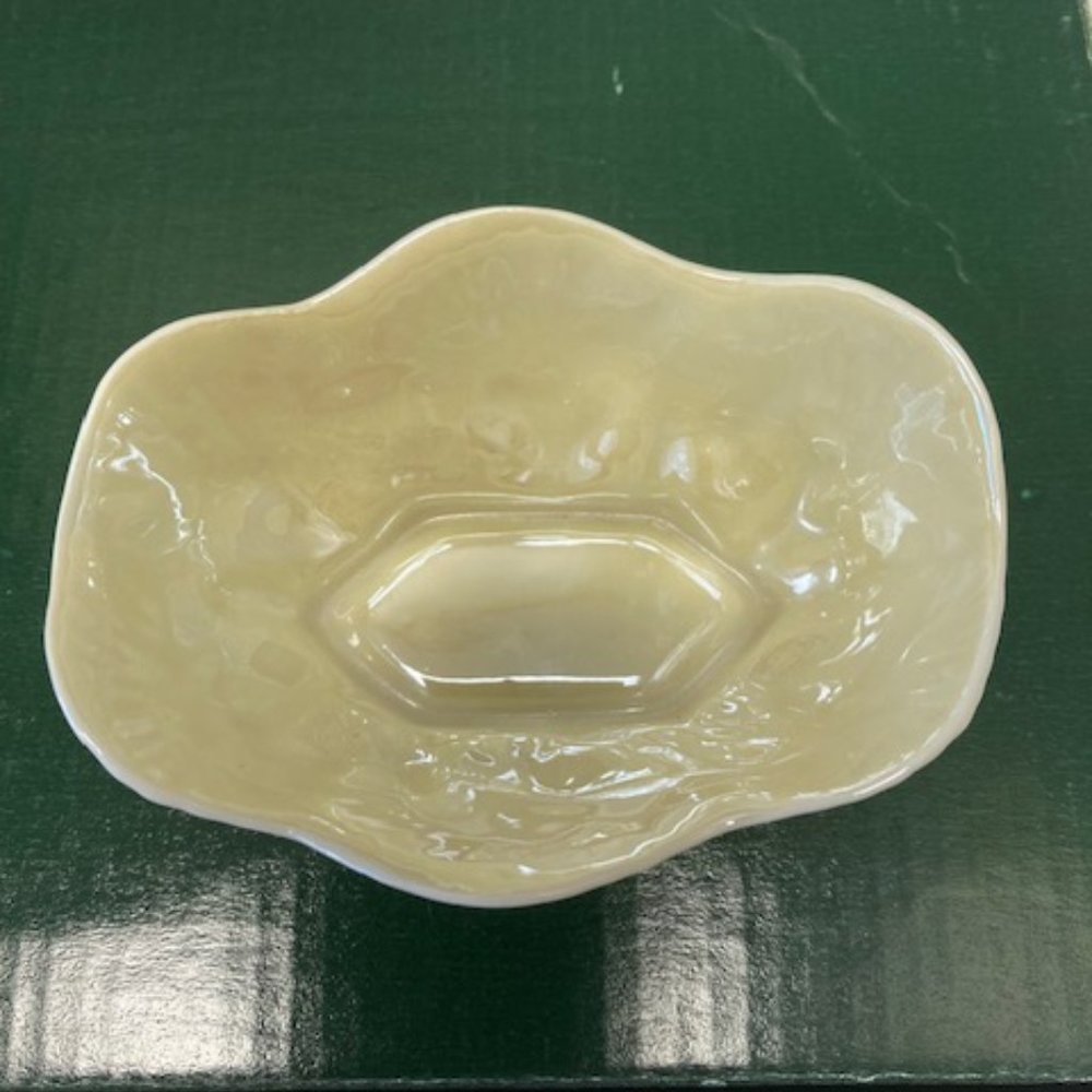 Belleek Shell Salt Cellar - Picture 3 of 4